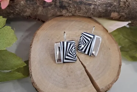 BOUCLE D'OREILLE CARRE