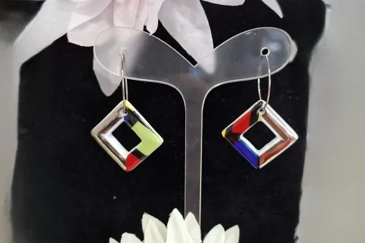 BOUCLE D'OREILLE PT CARRE CREU PLATINE