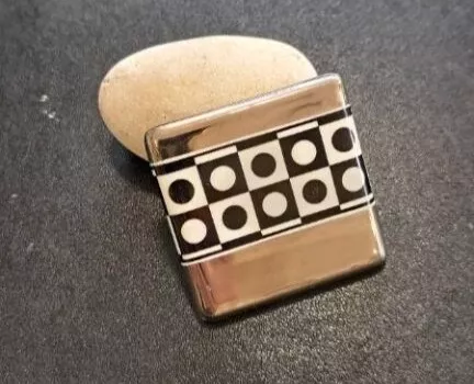 BROCHE CARRE GM