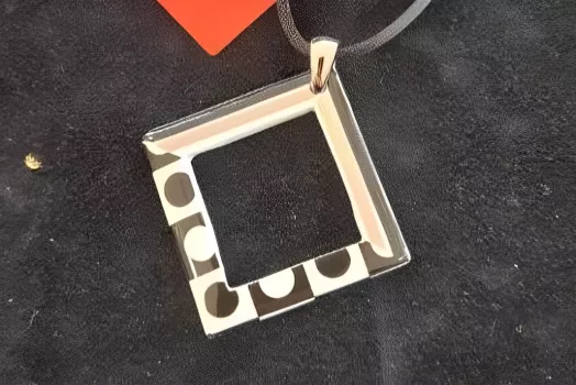 COLLIER