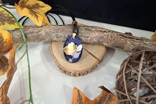 COLLIER  OVALE BLEU DE FOUR