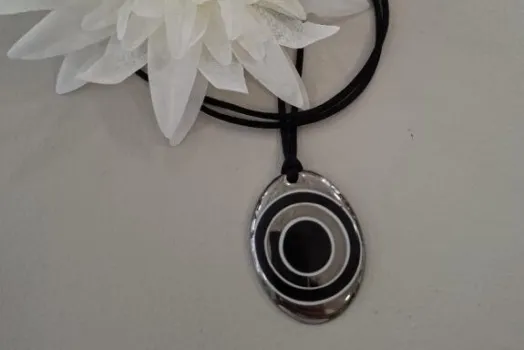 COLLIER OVALE NOIR PLATINE