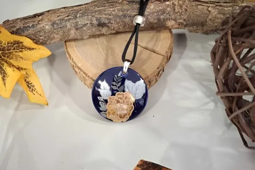 COLLIER  ROND BLEU DE FOUR